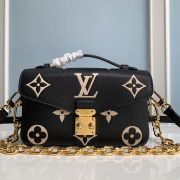 LV Pochette Métis East West