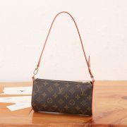 LV Pochette Tirette