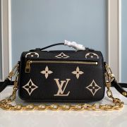 LV Pochette Métis East West