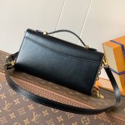 LV Wallet On Chain Capucines