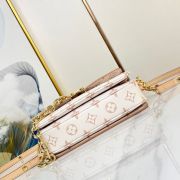 LV Pochette Metis East West