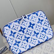 LV By the Pool NEONOE BB