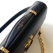 LV Wallet On Chain Capucines