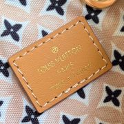 LV By the Pool NEONOE BB