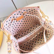 LV By the Pool NEONOE BB