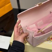 LV Pochette Métis East West